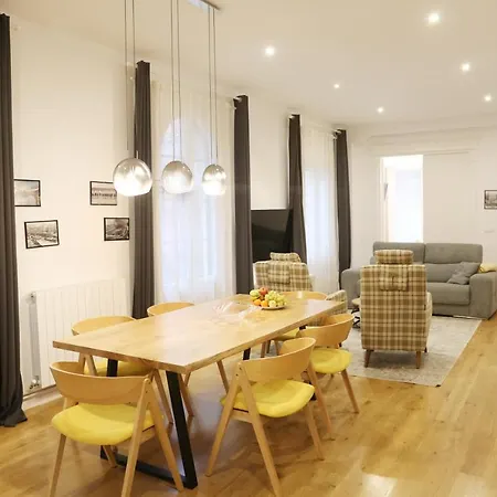 Piso Exclusivo Frente Al Casco Viejo Con Parking Gratis Bilbao