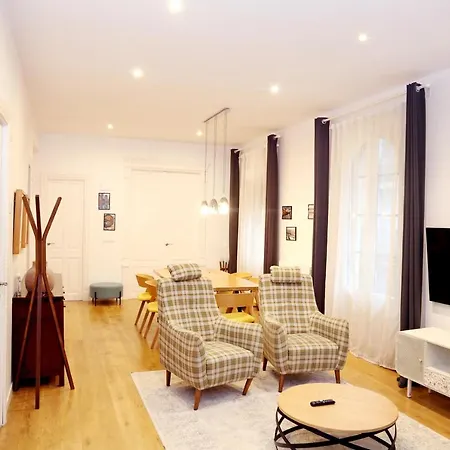 Apartment Piso Exclusivo Frente Al Casco Viejo Con Parking Gratis *