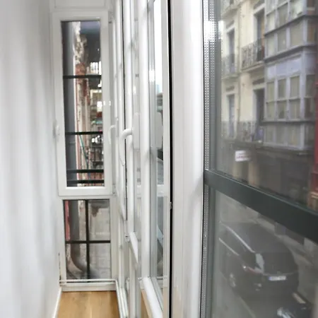 Piso Exclusivo Frente Al Casco Viejo Con Parking Gratis *