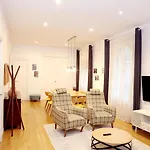 Lejlighed Piso Exclusivo Frente Al Casco Viejo Con Parking Gratis *