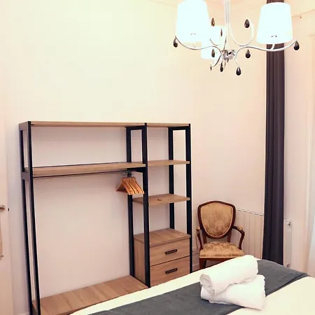 Piso Exclusivo Frente Al Casco Viejo Con Parking Gratis