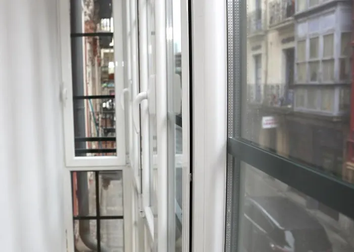 Piso Exclusivo Frente Al Casco Viejo Con Parking Gratis *