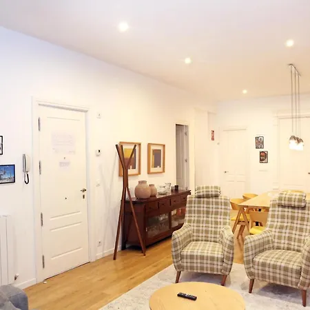 Piso Exclusivo Frente Al Casco Viejo Con Parking Gratis דירה בילבאו