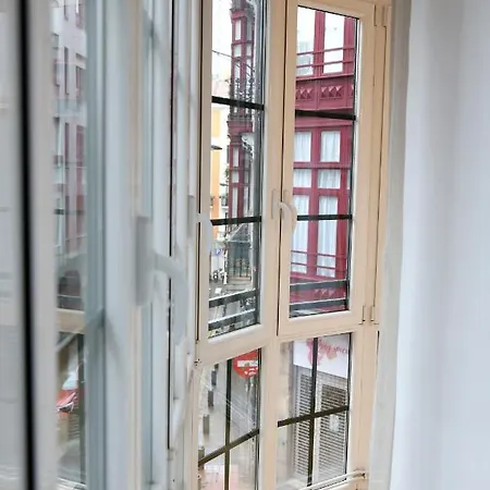 Piso Exclusivo Frente Al Casco Viejo Con Parking Gratis דירה